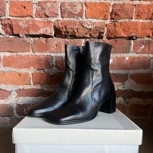 L’Intervalle Black leather square toe boots - size 9/EU40